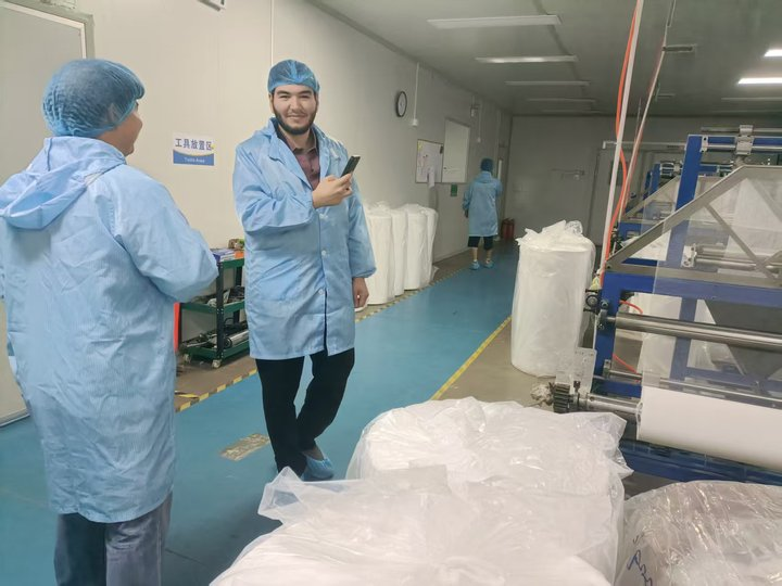 Yaxın Şərq Müştərilər tərəfindən Xarici Ticarət Cloud News-Factore Təftiş