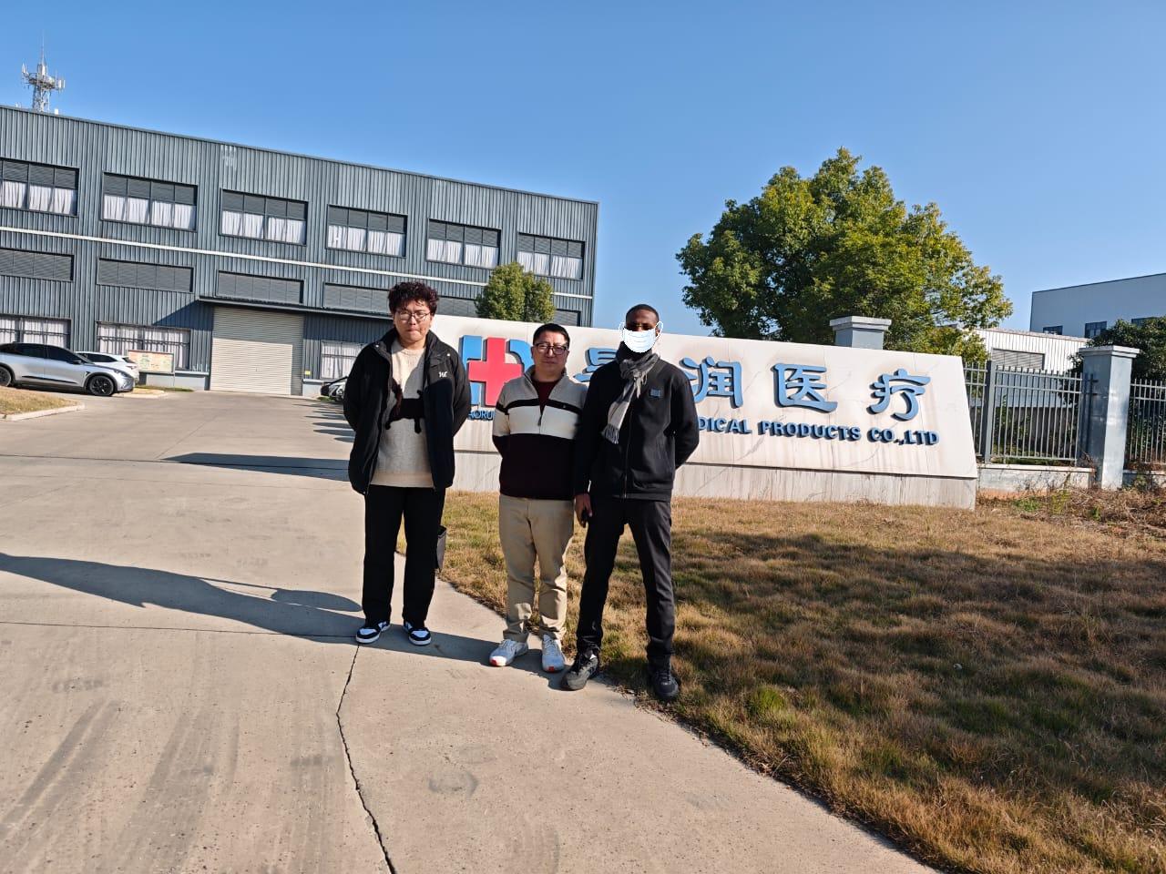 Afrika Müştərisi 15 Dekabr 2025-ci il tarixində Fabrikimizə Baş çəkdi: Dərin Əməkdaşlıq Potensialının Təşviqi